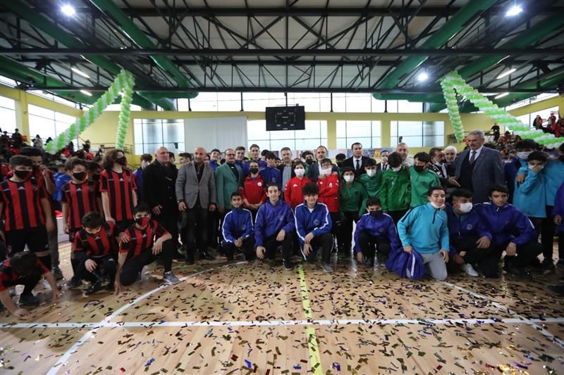 Gaziosmanpaşa Belediyesinden Amatör Spor Kulüplerine Malzeme Desteği