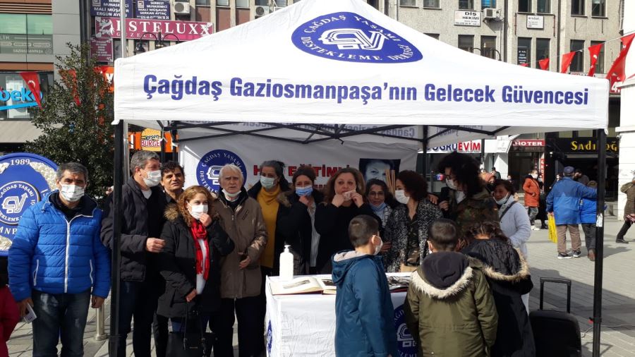 18 Mart... ÇYDD Gaziosmanpaşa Şubesi  Çanakkale Zaferimizi Gaziosmanpaşa Meydanında düzenlediği fotoğraf sergisiyle kutladı.