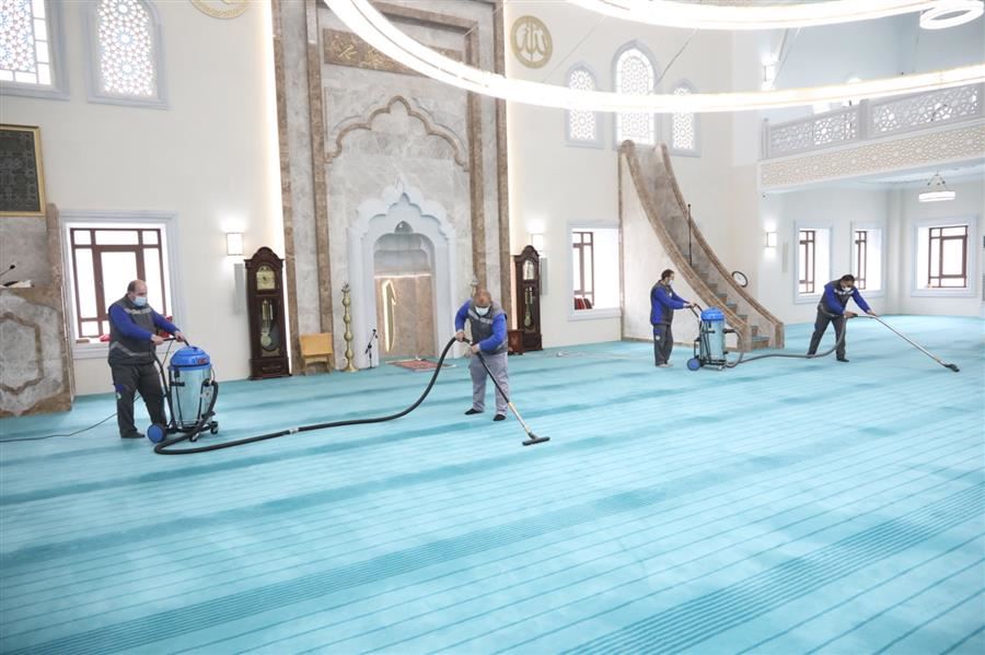 Ramazan Ayı Öncesi Camiler Gül Suyuyla Temizlendi