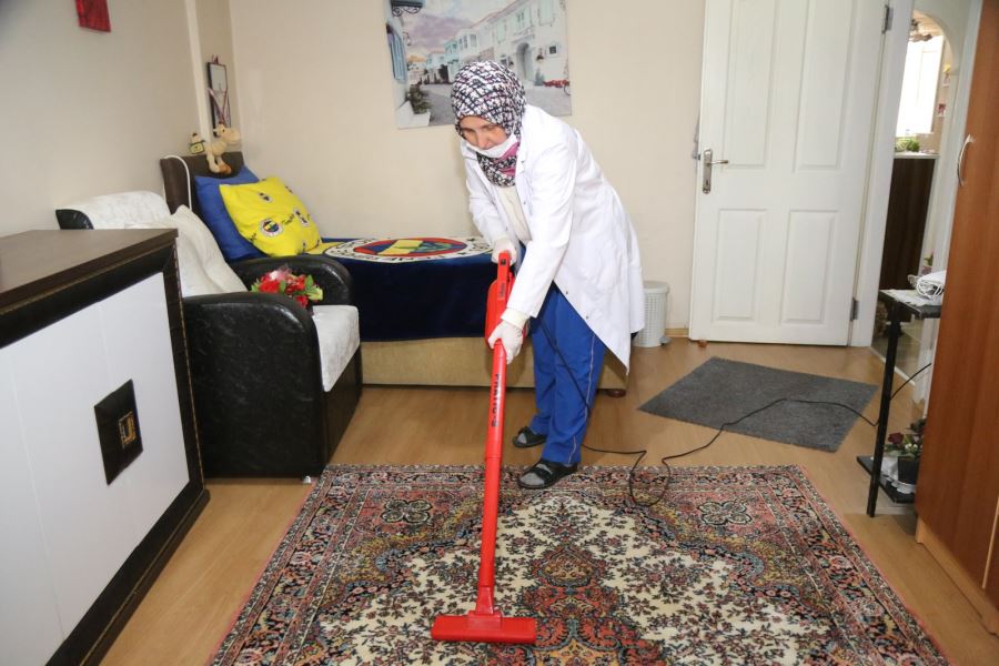 Eyüpsultan Belediyesi, bayram öncesi evleri temizliyor