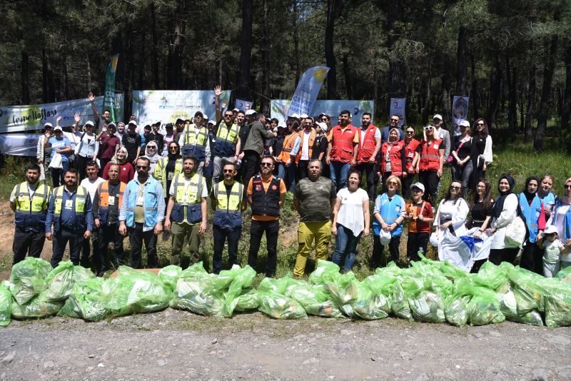 Türkiye Çevre Haftası münasebetiyle Aydos Ormanı ve Ömerli Barajı’nda çöp topladılar
