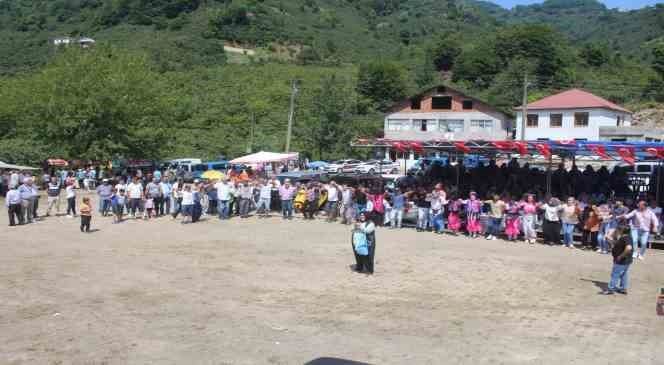  Tirebolu ilçesinde geleneksel ’Fındık Festivali` düzenlendi.