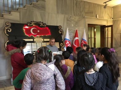 Bilgievi öğrencilerinden TRT'ye ziyaret