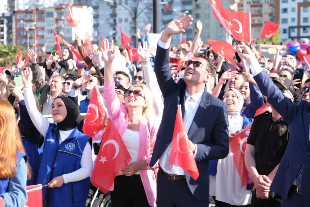 SOLO TÜRK GÖSTERİSİ BÜYÜLEDİ