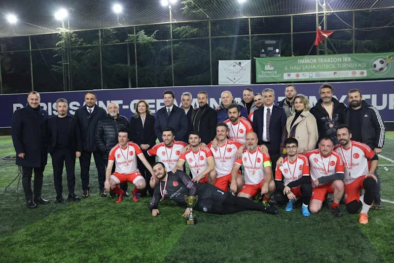 BAŞKANIMIZ 4.TMMOB HALI SAHA FUTBOL TURNUVASININ FİNAL VE ÖDÜL TÖRENİNE KATILDI