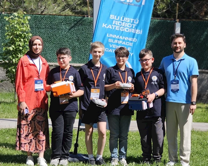 ULUSLARARASI ROBOT YARIŞMASINDA GURUR VEREN BAŞARI