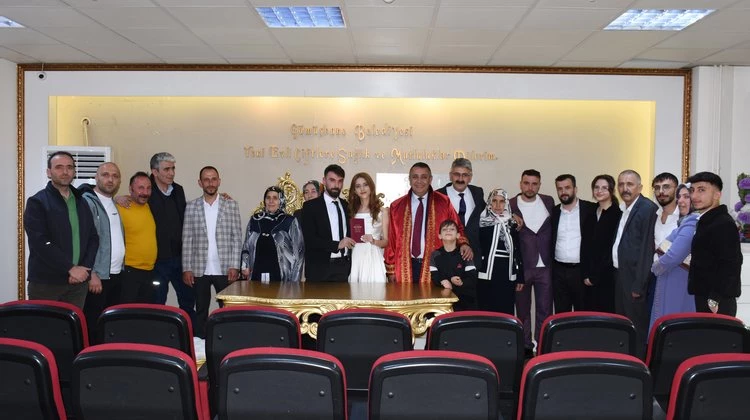 BAŞKANIMIZ, AYLA EREN VE YURTKÖYÜ MUHTARI HALİL İBRAHİM DEMİR’İN NİKAH AKDİNİ GERÇEKLEŞTİRDİ