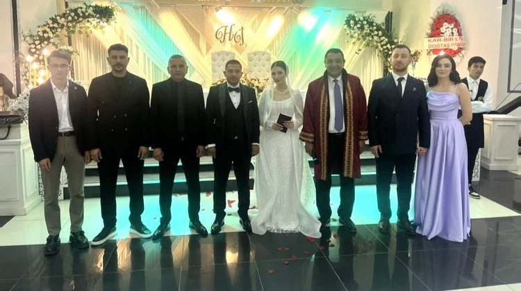 BAŞKANIMIZ, HATİCE KİRAZ VE İZZET UĞUR ÇİFTİNİN NİKAH AKİTLERİNİ GERÇEKLEŞTİRDİ